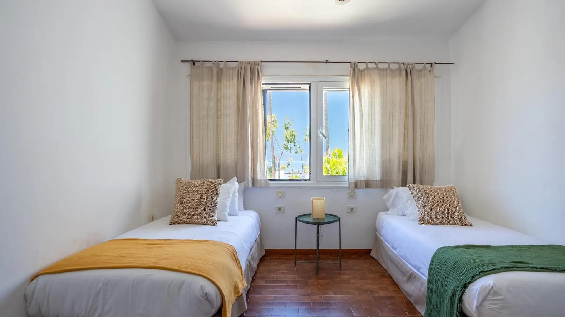 Villa Panama, 5Min Walk To The Beach Playa de las Américas 0*,  Spanyolország